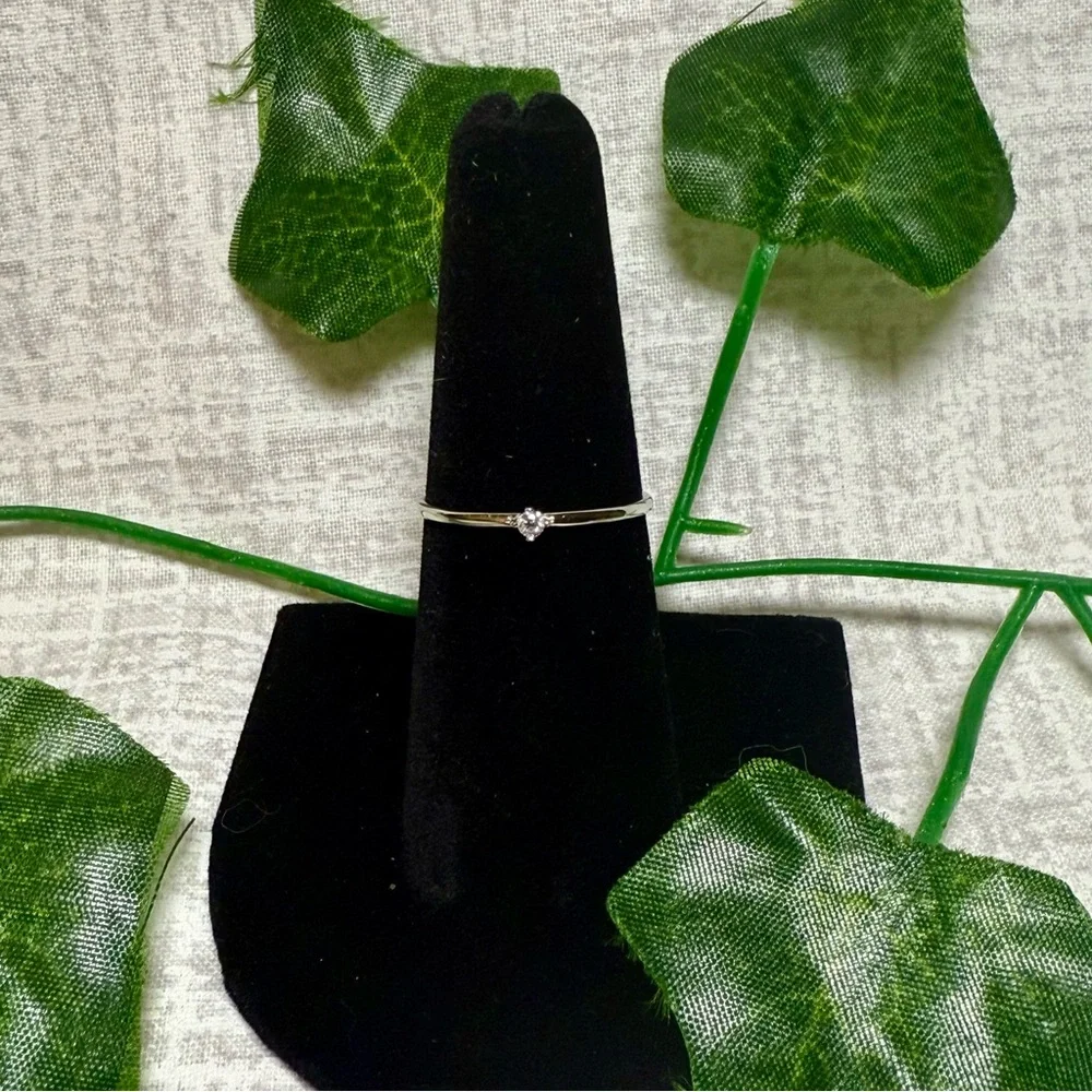 New Sterling Silver & Moissanite Twinkle Solitaire Ring, Size 7 💍 - Picture 2 of 5